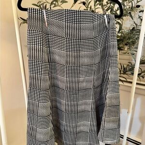 Club Monaco Classic Black and White Houndstooth Skirt size 2